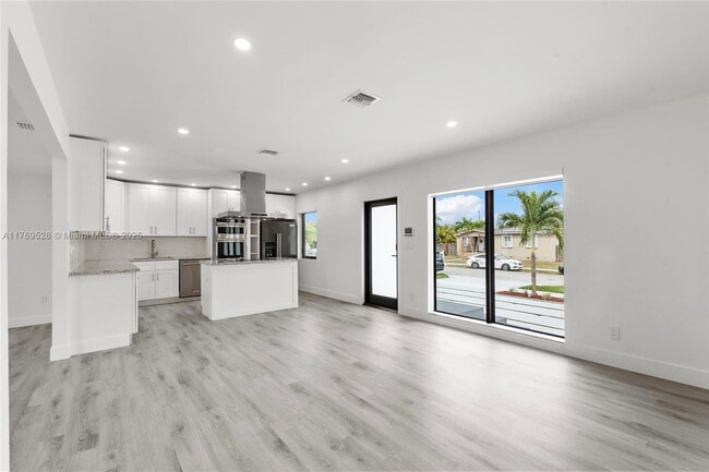 Building Photo - 8550 SW 28th St