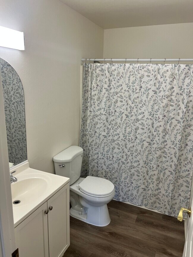 Building Photo - 845 Carro Dr