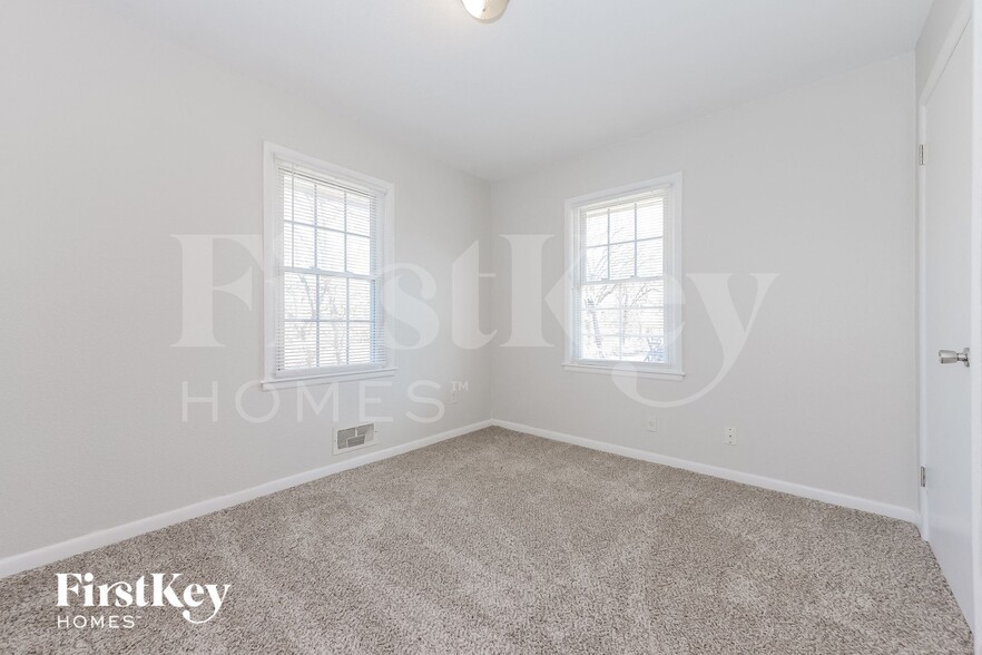 Building Photo - 7600 E 70th Terrace