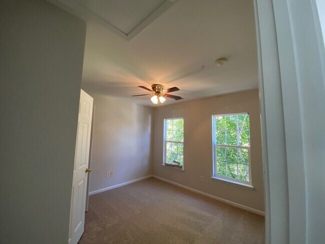 Building Photo - So much space!!!!!! So much storage!!!!!!!!