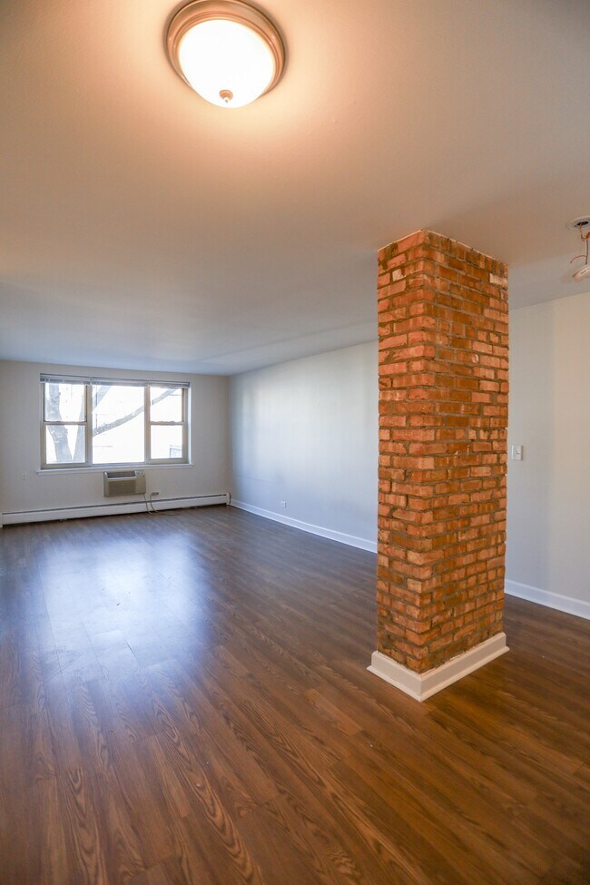 Building Photo - 1775 Highland