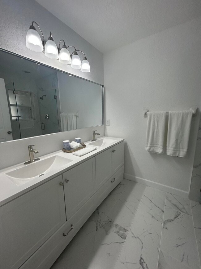 Building Photo - 1136 Staghorn St