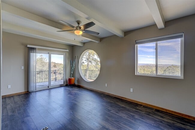 Building Photo - Newly Remodeled 2 Bed, 1 Bath + a Den  Home at The Base of Thumb Butte!