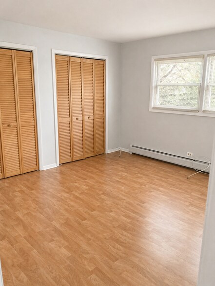 Building Photo - 801 S La Grange Rd