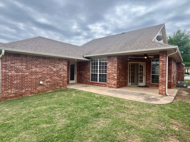 Building Photo - Gorgeous 3 Bed 2 Bath In Edmond