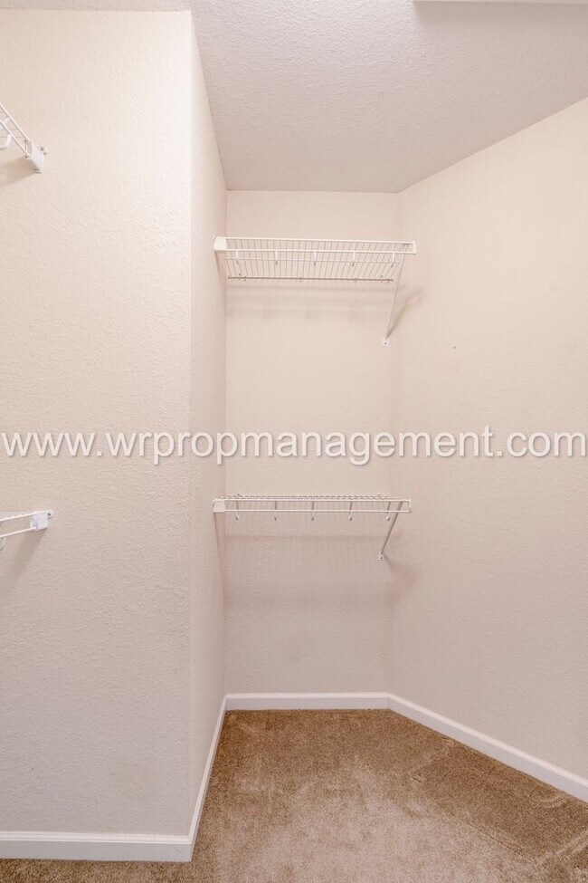 Building Photo - 4 Bed 3 Bath Home in Lambertville