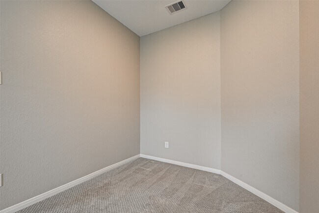 Building Photo - 18118 Van Berkel Ln