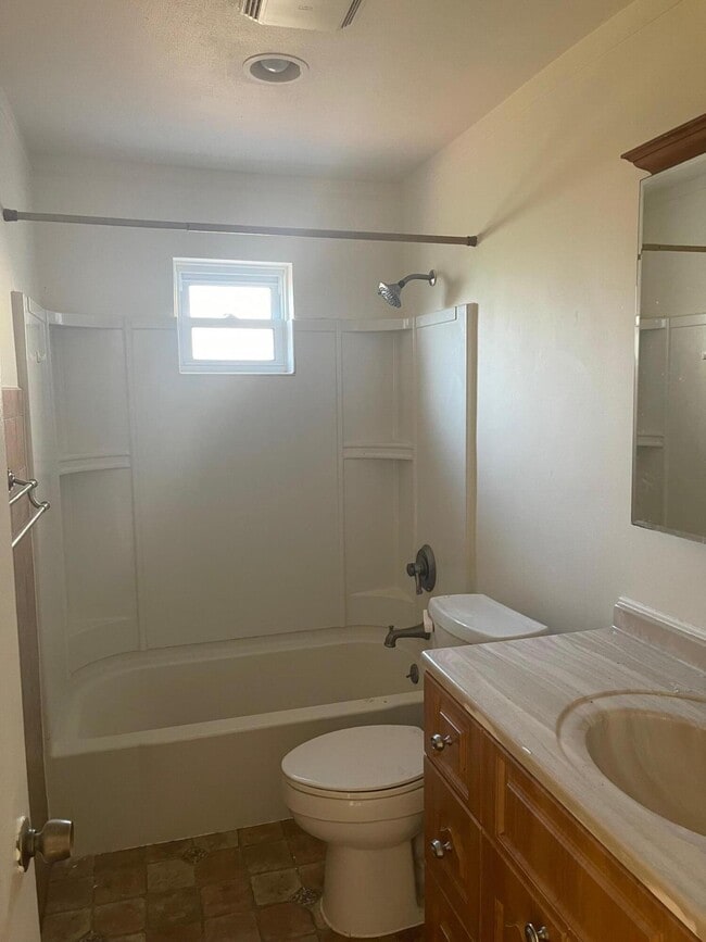 Building Photo - 4011 Harlow Ave