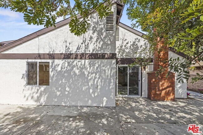 Building Photo - 13 Pepper Ct