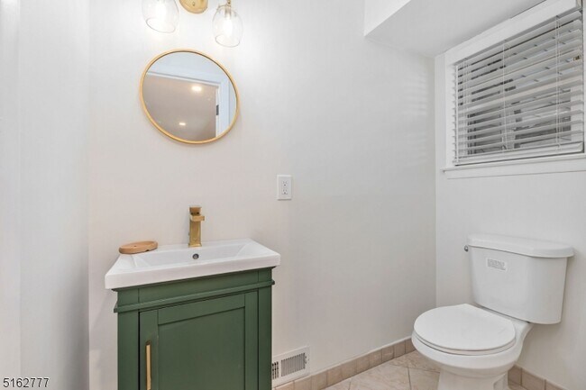 Building Photo - 27 Glenbrook Rd