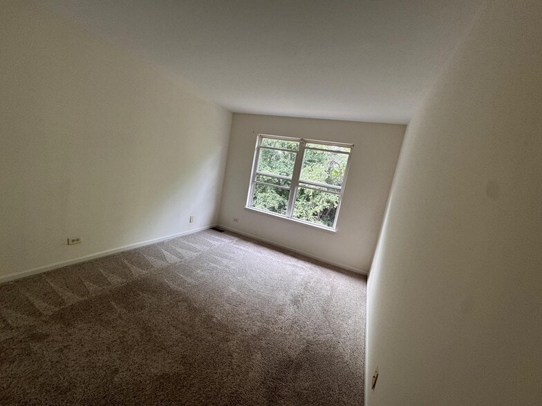 bed 3 - 364 Buckingham Ct