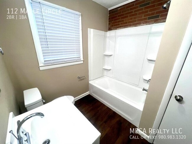 Building Photo - 112 Maple Cir