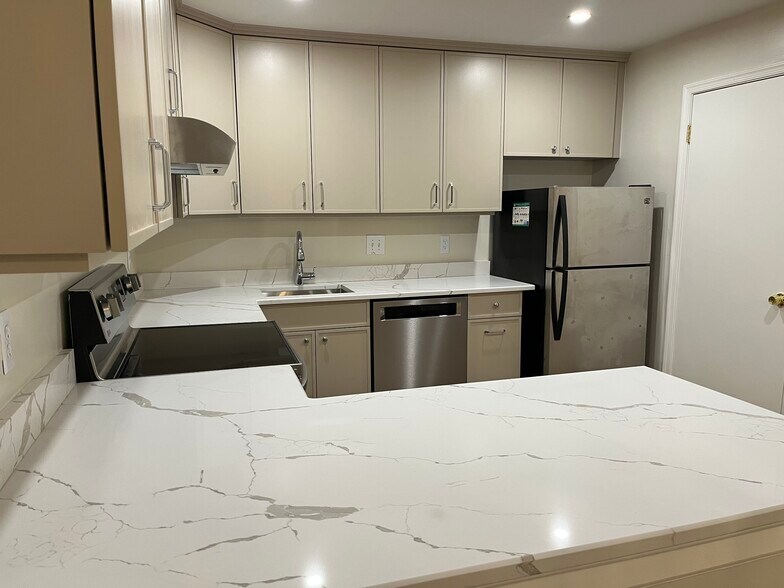 Building Photo - 10702 Kings Riding Way