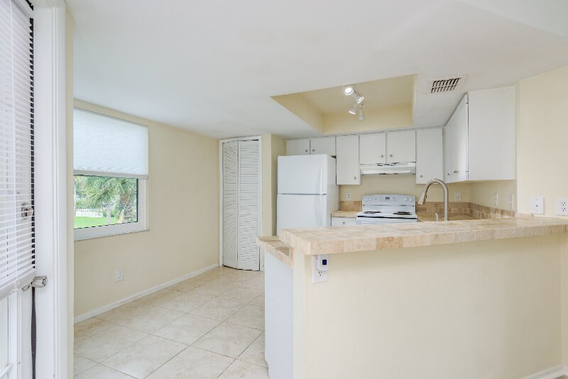 Building Photo - 812 E Gulf Blvd