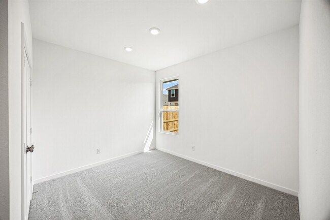 Building Photo - 5822 Majestic Sky Dr