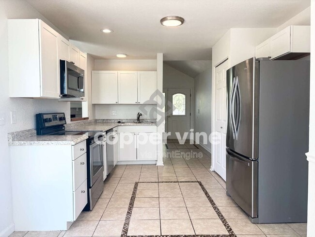 Building Photo - 700 4th St