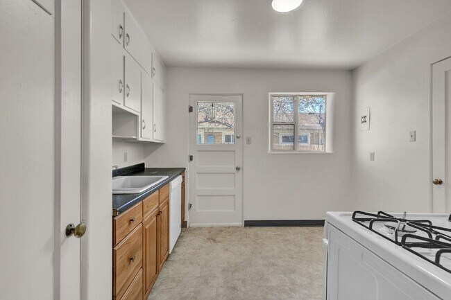 Building Photo - 1201 Janes Ln