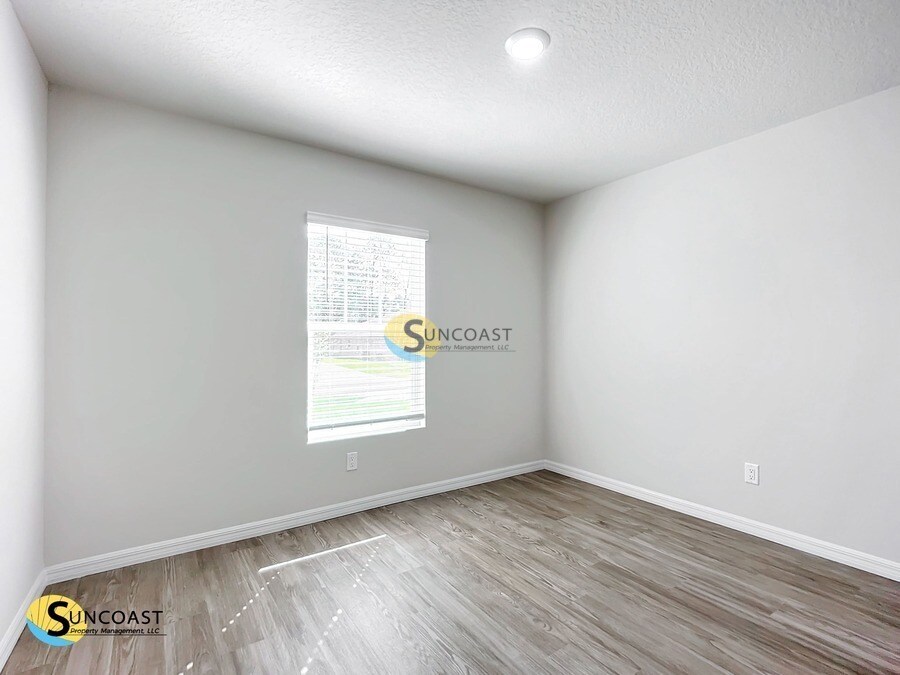 Building Photo - 9 Untermeyer Pl