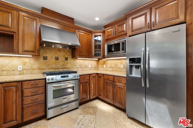 Building Photo - 1821 Fairburn Ave