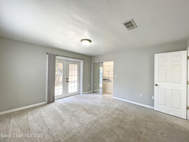 Building Photo - 305 Belmont Dr