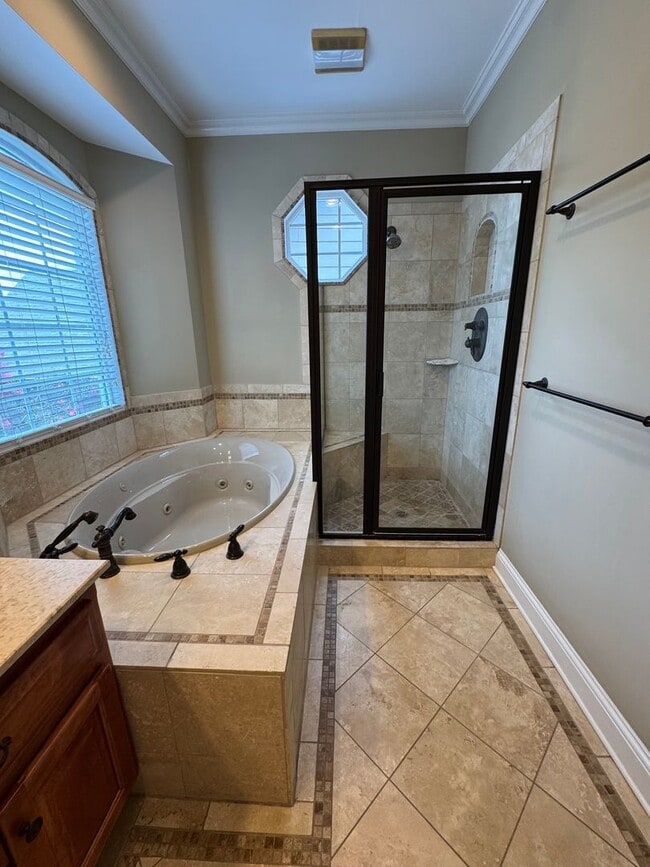 Building Photo - Executive Rental in Pear Alley Condominium...