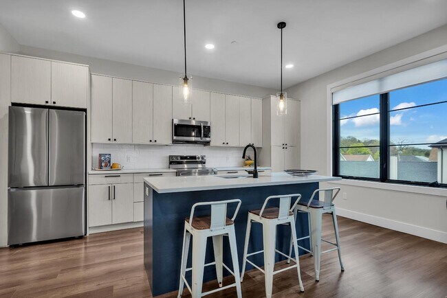 Building Photo - 185 Ashford Ave