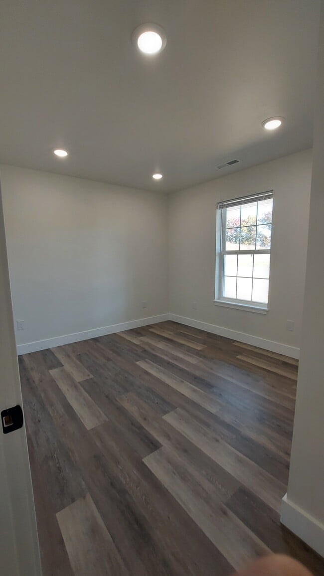 Building Photo - 1721 Talon St