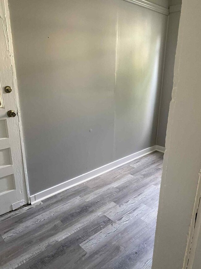 Building Photo - Newly Updated Spacious 4 bedroom 1 bathroom house for rent in Glassport!