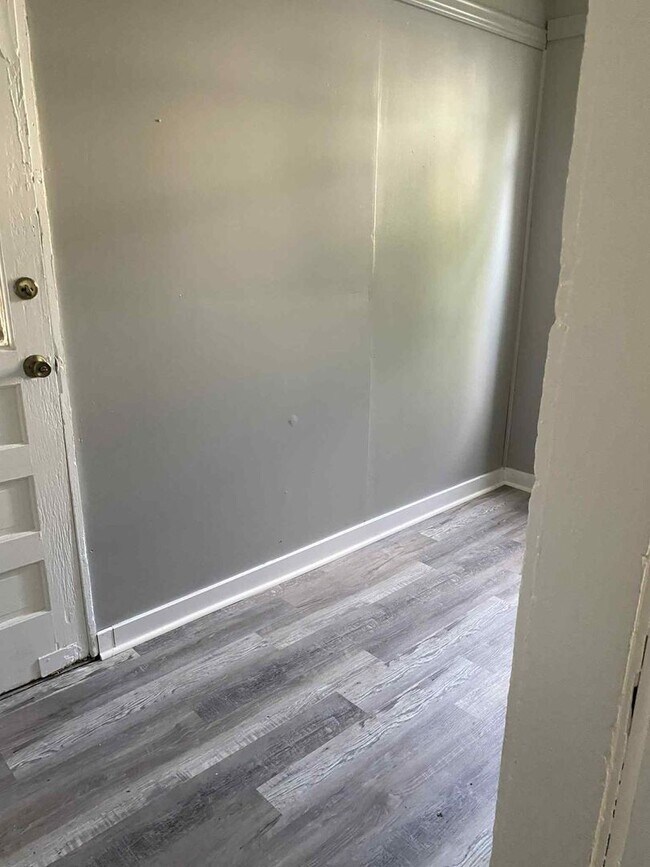 Building Photo - Newly Updated Spacious 5 bedroom 1 bathroom house for rent in Glassport!