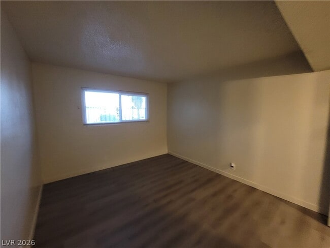 Building Photo - 615 S Royal Crest Cir
