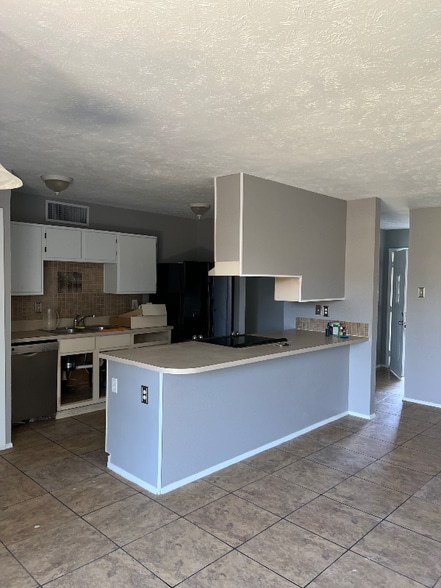 Building Photo - 5329 Knox Dr