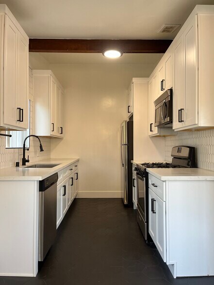 Building Photo - 3430 Caroline Ave