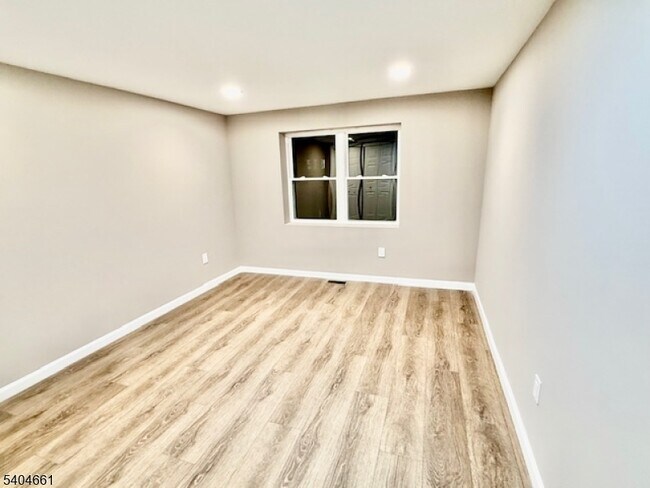 Building Photo - 264 Girard Ave