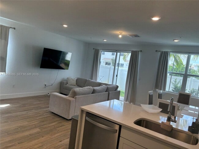 Building Photo - 146 SW 170th Ave