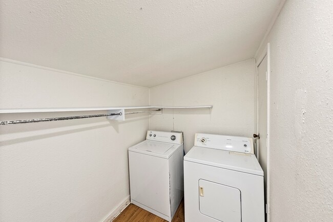 Building Photo - 612 Tanglewood Ln
