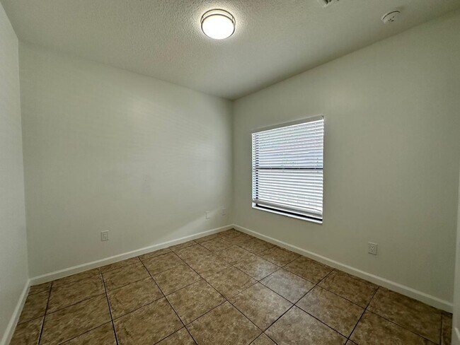 Building Photo - 1045 Villas LLC (1035 NE 10th Ave)