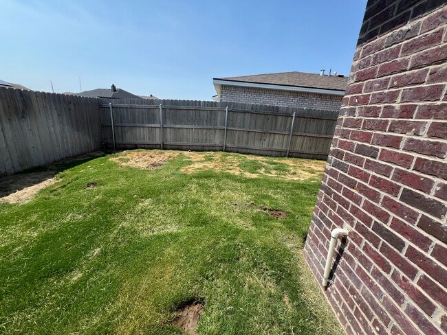 Building Photo - Pre leasing for July: Upland West.