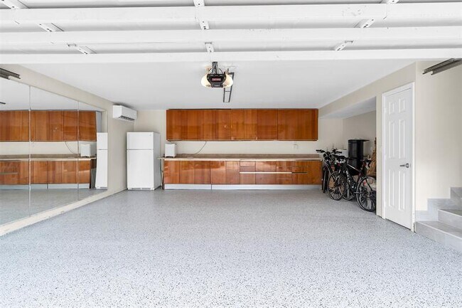 Building Photo - 18 Nurmi Dr
