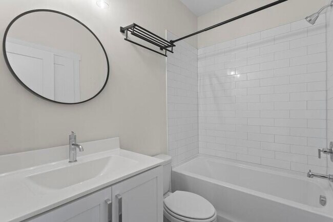 Building Photo - 1066 Crest Cir SE