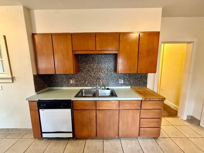 Building Photo - 1/2 Off First Months Rent! 3 Bed + 2 bonus rooms in basement, 2 Bath Home NEAR CSU! Flexible leas...
