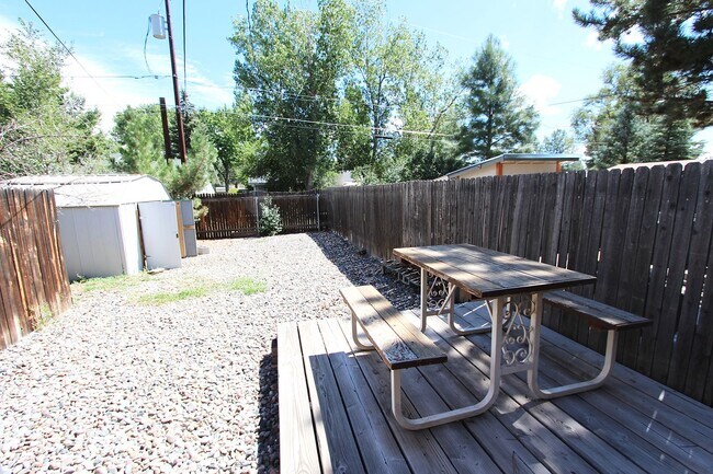 Building Photo - *LEASE TAKEOVER* Single Level 2BR Flagstaff Home | Fenced Yard & In-Unit Laundry