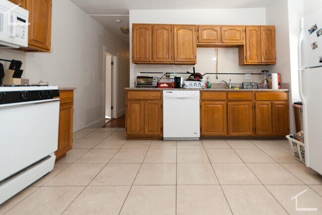 Building Photo - Allston Village BU 5-Bed/2-Bath SEPT