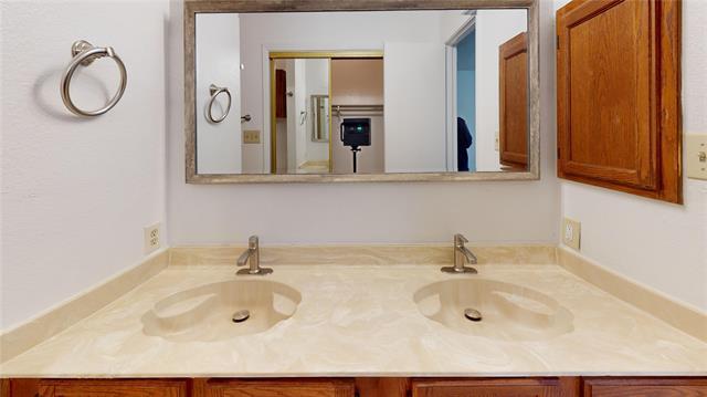 Building Photo - 1842 Silverwood Ln