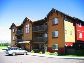 Building Photo - Amazing 2 Bedroom, 2 Bath Condo With 24-Ho...