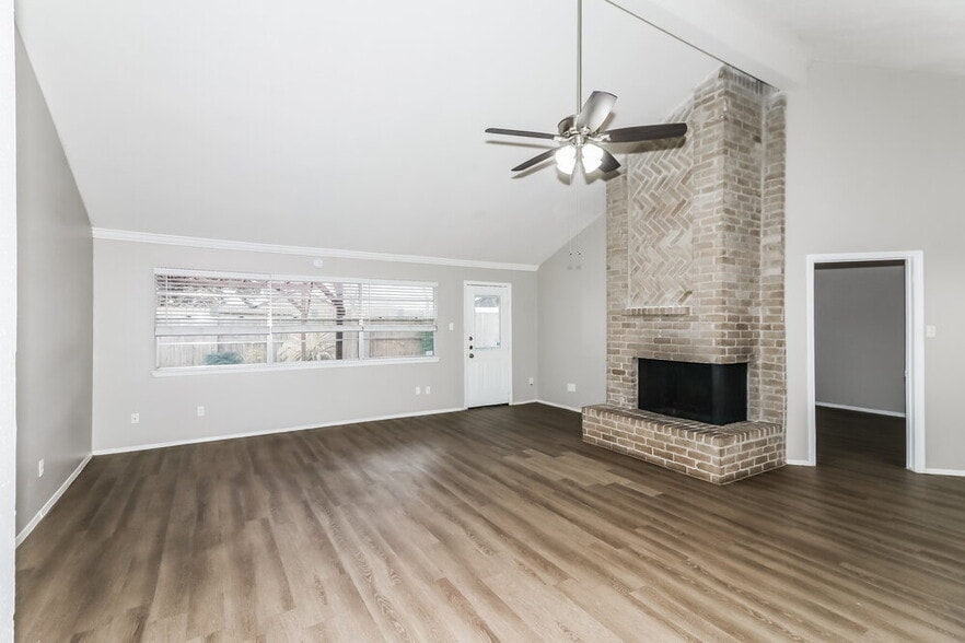 Building Photo - 2406 Heathergold Dr