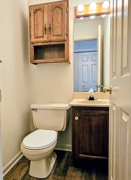 Building Photo - 11 Oriole Dr