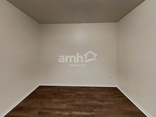 Building Photo - 2624 N Kristy Ave