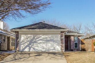 Building Photo - 825 Cruise St