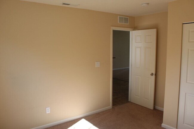 Building Photo - Beautiful 3 BR Ranch in Brownsburg!