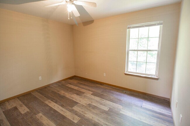 Building Photo - 1503 Greensboro Dr